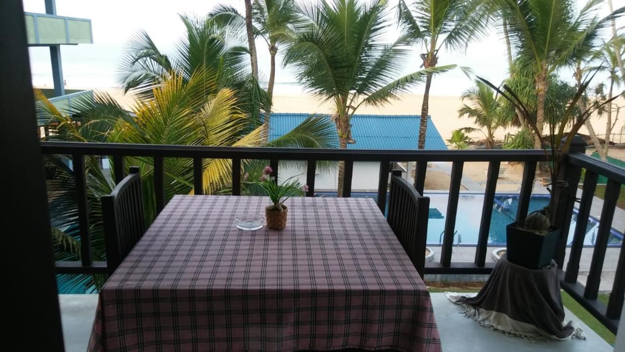 Thiranagama Beach Hotel Hikkaduwa Esterno foto