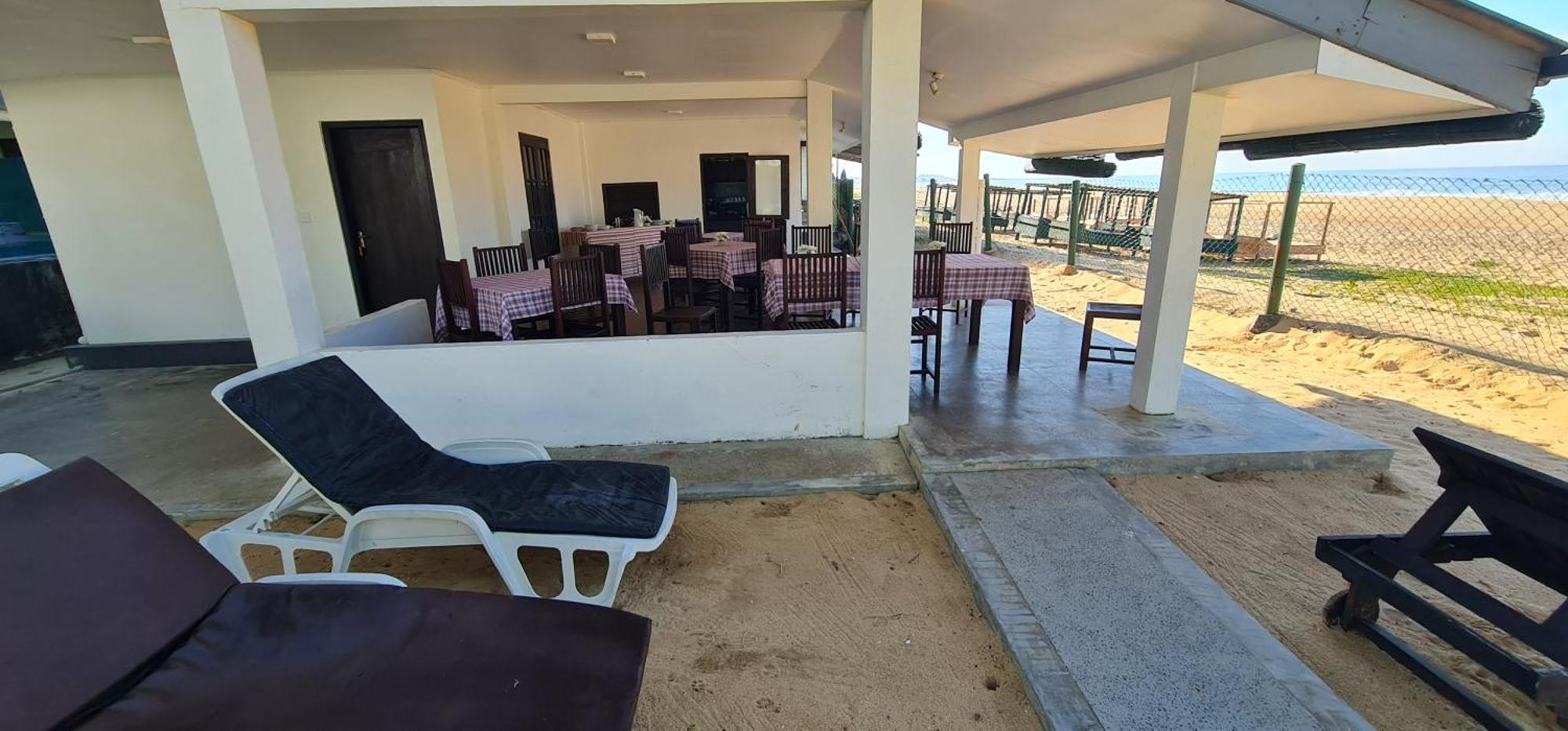 Thiranagama Beach Hotel Hikkaduwa Esterno foto
