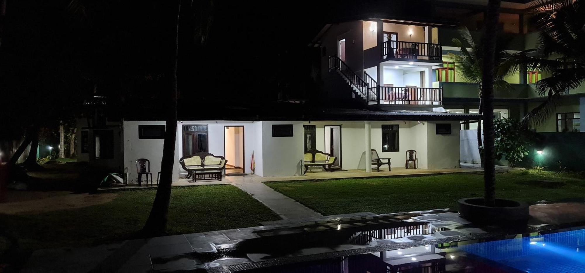 Thiranagama Beach Hotel Hikkaduwa Esterno foto