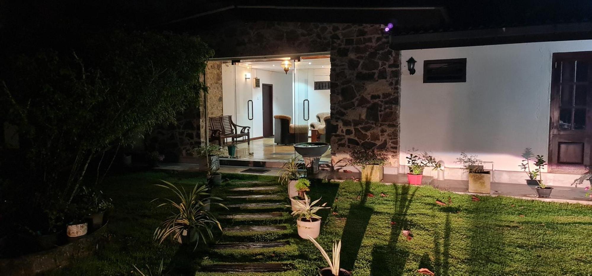 Thiranagama Beach Hotel Hikkaduwa Esterno foto