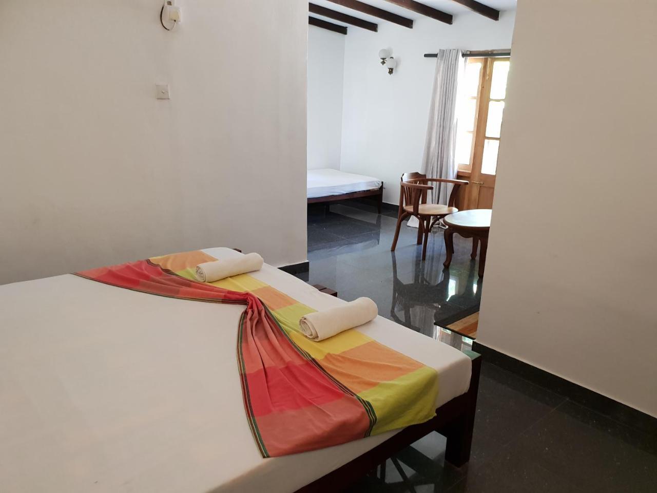 Thiranagama Beach Hotel Hikkaduwa Esterno foto