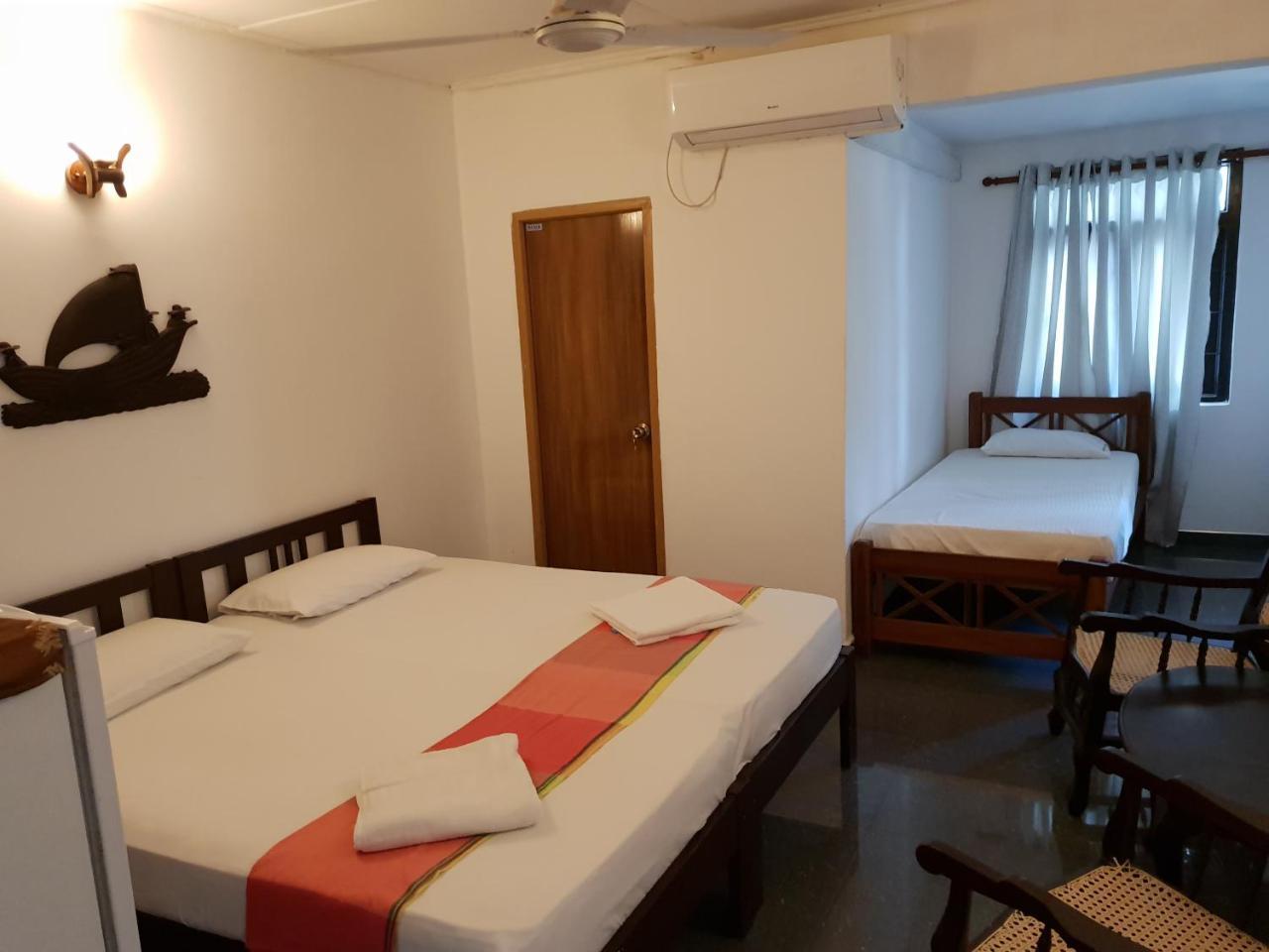 Thiranagama Beach Hotel Hikkaduwa Esterno foto