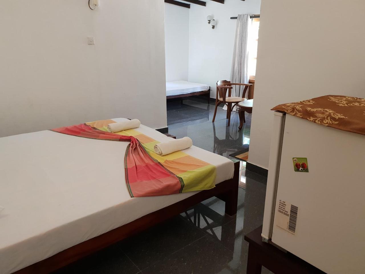 Thiranagama Beach Hotel Hikkaduwa Esterno foto