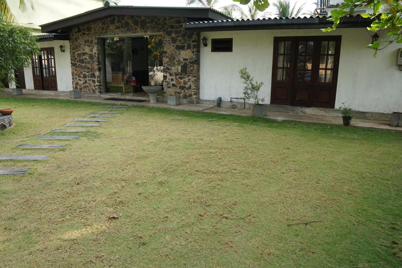 Thiranagama Beach Hotel Hikkaduwa Esterno foto