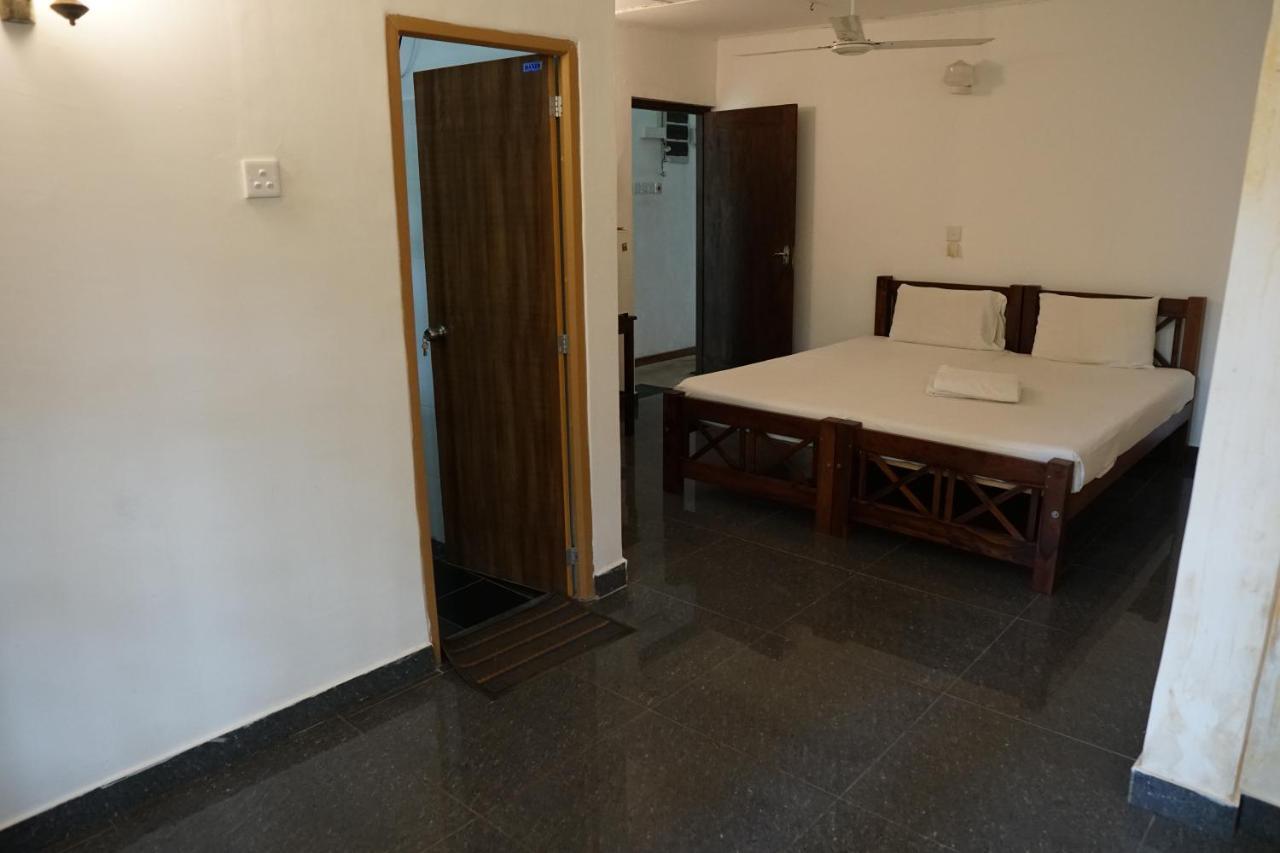 Thiranagama Beach Hotel Hikkaduwa Esterno foto